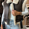 Dames Bodywarmer – Imitatiebont Afwerking – Getailleerd Model – Met Riemsluiting